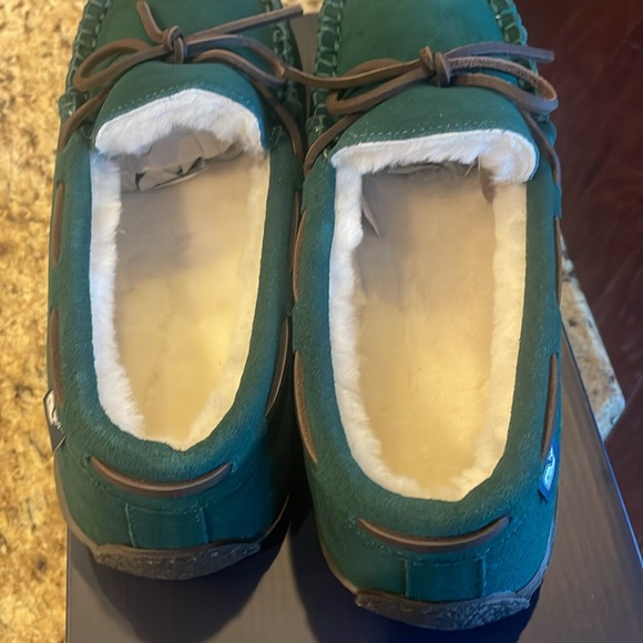 Vineyard Vines Shearling & Suede Slippers - Picture 5 of 6